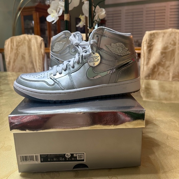 🩶New Women’s 10.5 / Mens 9- Nike Air Jordan 1 Retro High OG  NRG Chrome Sneakers - Picture 4 of 11